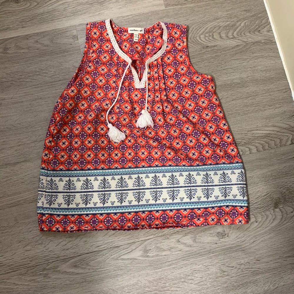 Adorable print, lightweight shirt for girls!